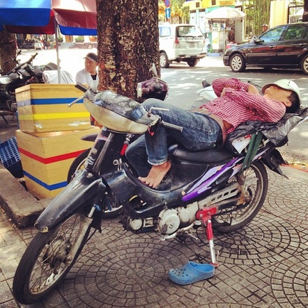 Ini 5 foto momen tidur lelap warga Saigon, Vietnam