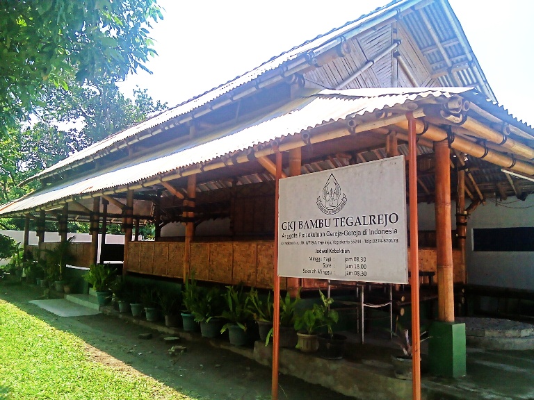 Kokohnya gereja bambu pertama di dunia, tahan dihantam gempa dahsyat