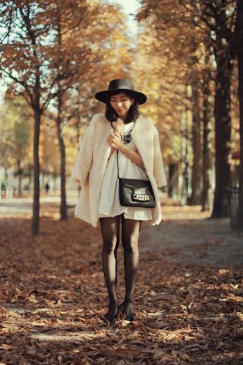  Suka bergaya vintage? Pilihan busana Clara Devi ini bisa kamu tiru!