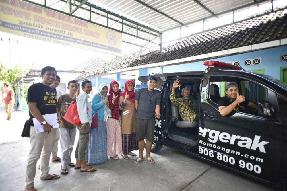Ini cerita panjang ditemukannya Mbah To hingga diantar ke kampungnya
