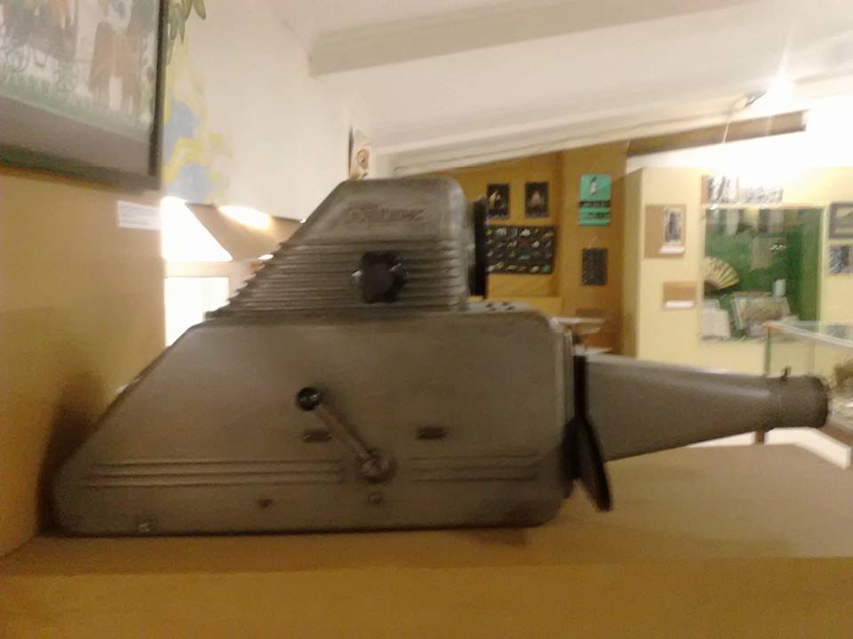 Sudah dimuseumkan, proyektor kuno dan terbesar ini masih berfungsi