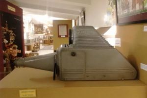 Sudah dimuseumkan, proyektor kuno dan terbesar ini masih berfungsi