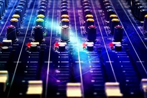 Ketika kamu merasa terpuruk ada baiknya dengerin 5 lagu EDM ini