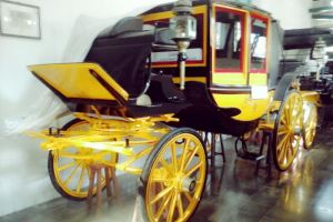 Air bekas cucian Kereta Keraton Yogyakarta diyakini bawa berkah