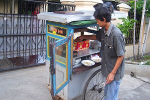 Pedagang-pedagang 'aneh' ini cuma ada di Indonesia