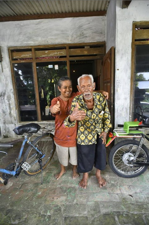 Ini foto-foto bahagia Mbah To bertemu dengan istrinya