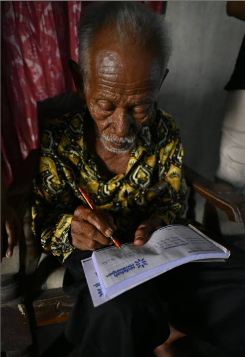 Ini foto-foto bahagia Mbah To bertemu dengan istrinya