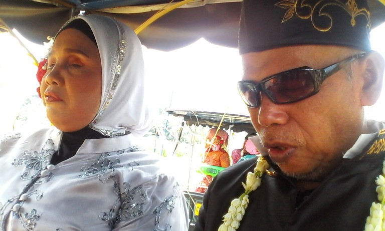 Kisah pengantin tunanetra, benih cinta itu tumbuh dari asrama pijat