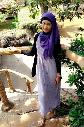 Tinggalkan fashion show, Nitta yang berhijab kini jadi guru honorer