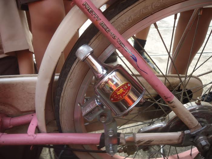 Hebat! Para siswa kelas 5 SD sekolah ini ubah sepeda jadi alat cas HP