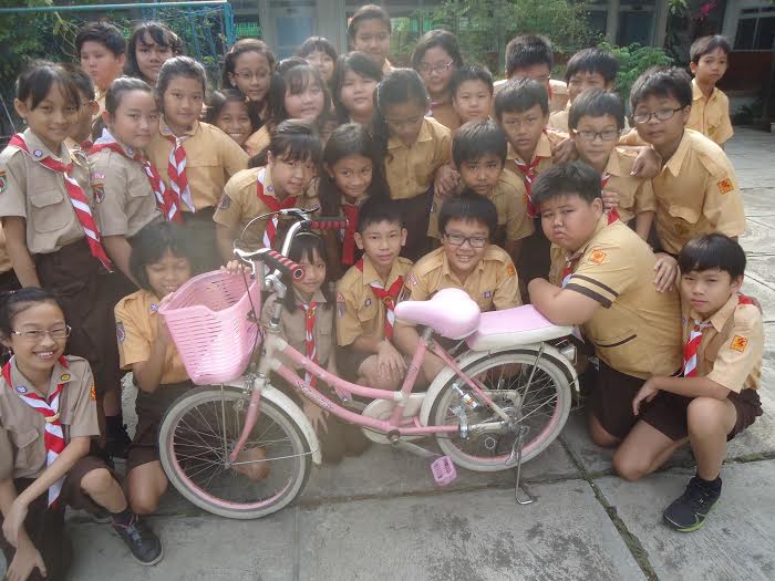 Hebat! Para siswa kelas 5 SD sekolah ini ubah sepeda jadi alat cas HP