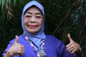 Ini 4 nenek yang tetap eksis dan enerjik di dunia hiburan Indonesia