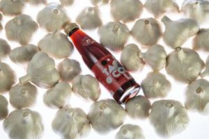 Ada-ada saja, minuman soda ini rasa bawang putih, kamu mau coba?