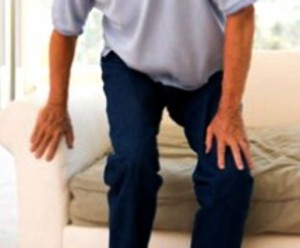 Mandi malam bikin rematik? Salah total!