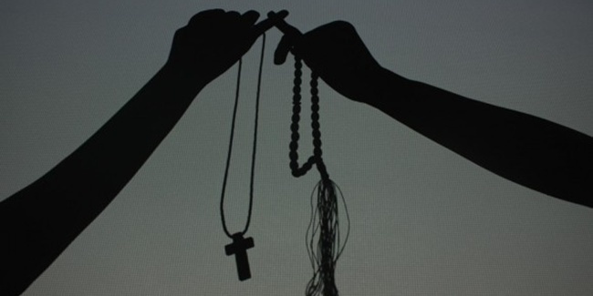 Pacaran beda agama? Ini hal-hal yang pasti akan kamu alami