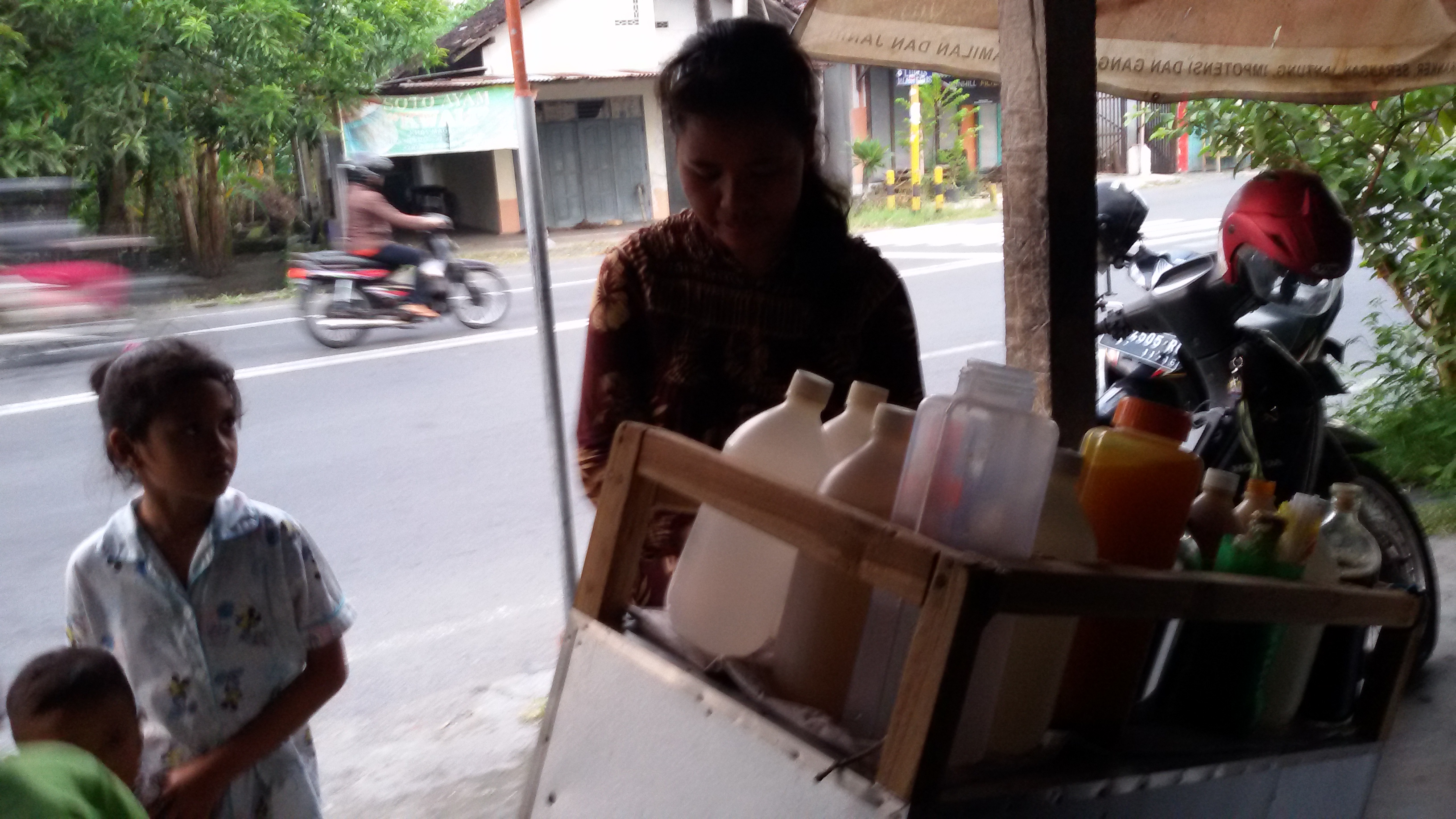 Sarjana Fisika penjual jamu keliling berinovasi pada produknya