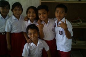 Mirisnya pendidikan di perbatasan, ruang kelas rusak & bukunya lawas