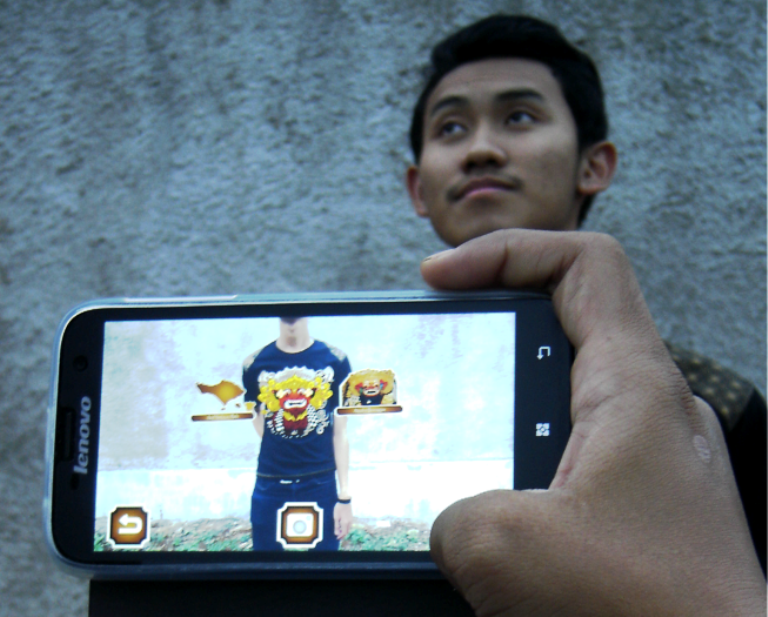 Kaos bikinan mahasiswa ITS ini terintegrasi teknologi Android, keren!