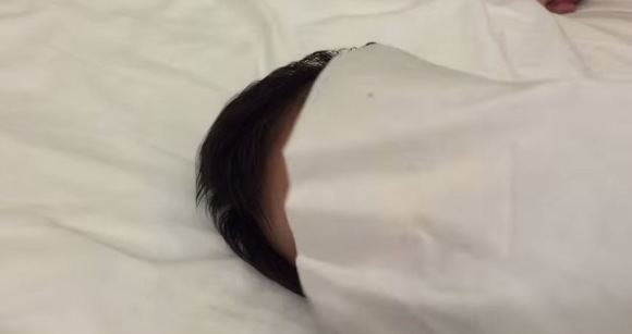 VIDEO: Sim salabim! Pakai cara ini bikin bayi tidur dalam 1 menit