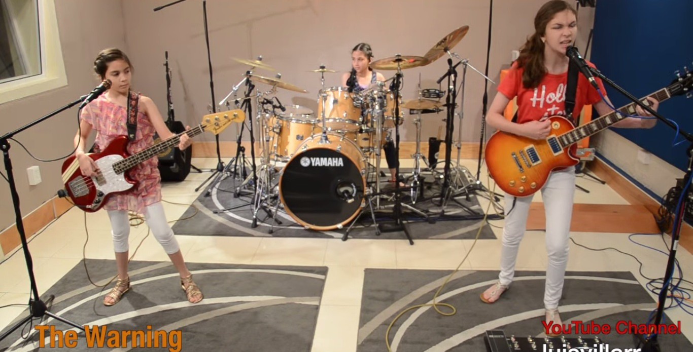 VIDEO: 3 ABG cewek bisa memainkan 'Enter Sandman' Metallica, cadas!