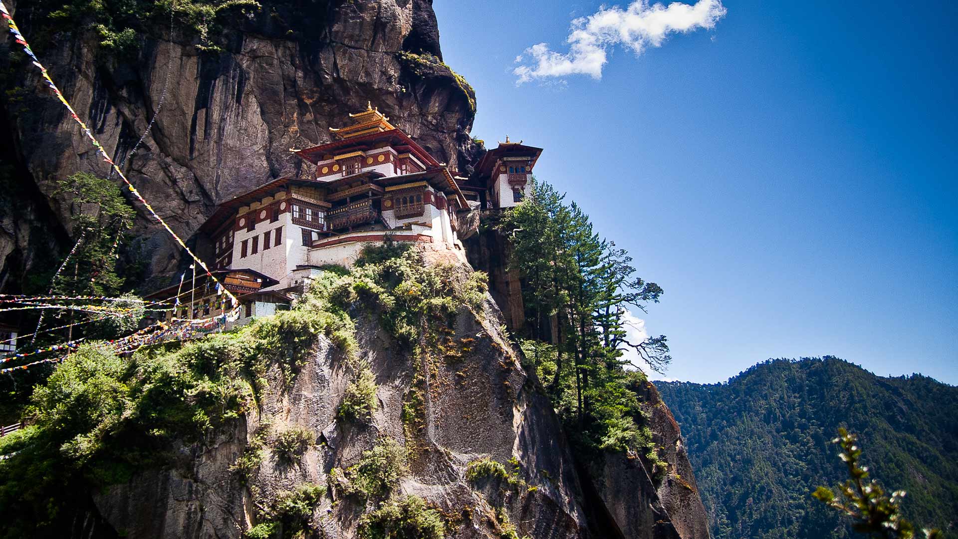 10 Alasan masyarakat Bhutan hidup tenteram dan bahagia