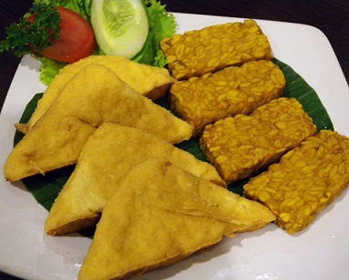 Dimana ada tahu, di situ pasti ada tempe, kenapa? 