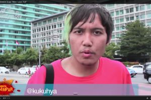 VIDEO: Aksi nekat pemuda tegur pengendara motor yang melintasi trotoar