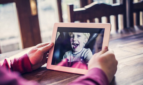 Kisah 'ayah-ayah Skype', tetap berikan cinta lewat media sosial