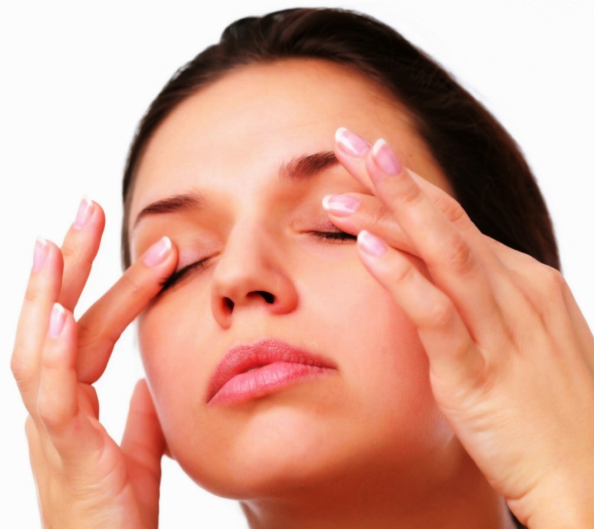 Sering mengucek mata bisa bikin kebutaan