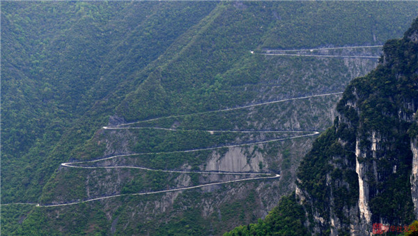 Foto pemandangan 'Jalan Langit' di China ini indah banget
