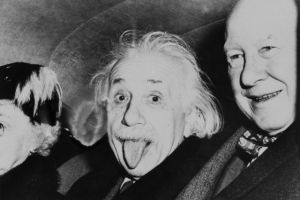 Ini dia cerita di balik foto Einstein menjulurkan lidah