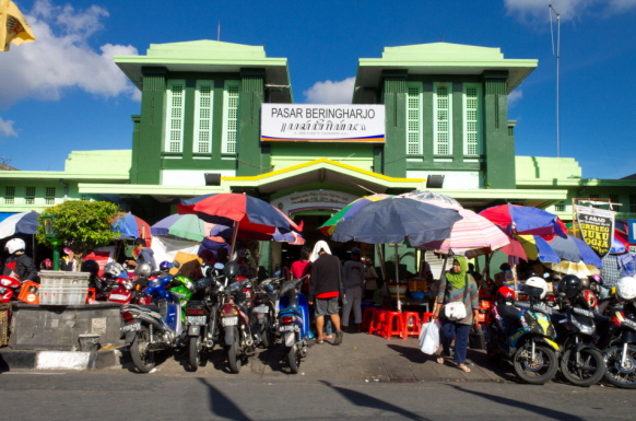Cerita para pedagang Pasar Beringharjo pakai kebaya tiap Kamis Pahing