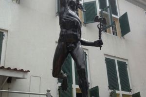 Patung Hermes di Harmoni, dibenci istri pemiliknya karena telanjang