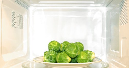 Penggunaan microwave mengurangi nutrisi makanan? Ini jawabannya