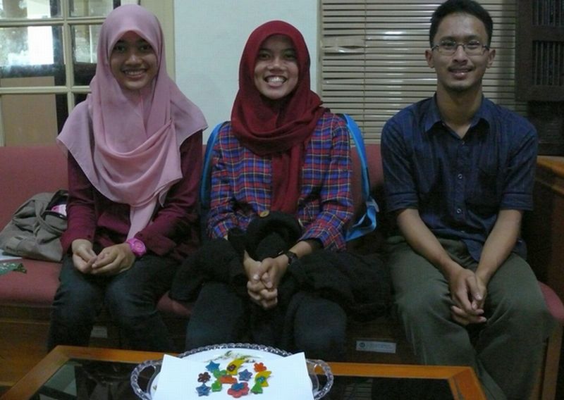 Di tangan mahasiswa UNY limbah roti disulap jadi bros cantik