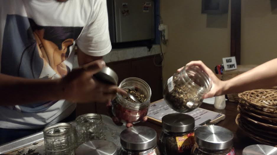 Mencicipi racikan teh lokal istimewa di warung anak muda baru, Lokalti Mencicipi racikan teh lokal istimewa di warung anak muda baru, Lokalti