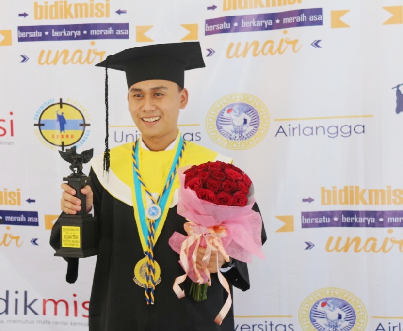 Kuliah sambil jualan, Hudha jadi lulusan terbaik Unair IPK 3,86