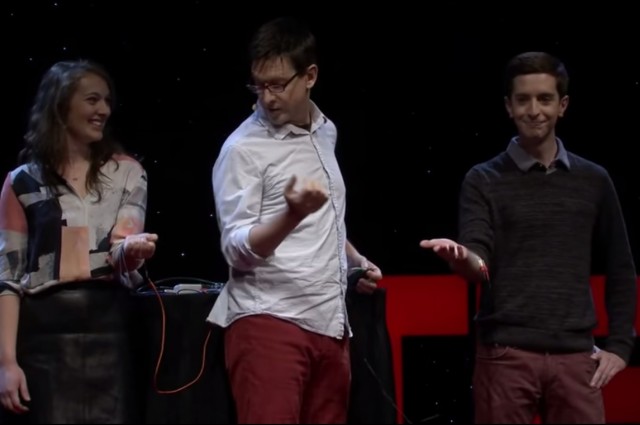 VIDEO: Gunakan alat ini kamu bisa kendalikan gerakan tangan orang lain