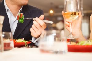 4 Hal yang sebaiknya tak kamu lakukan setelah makan