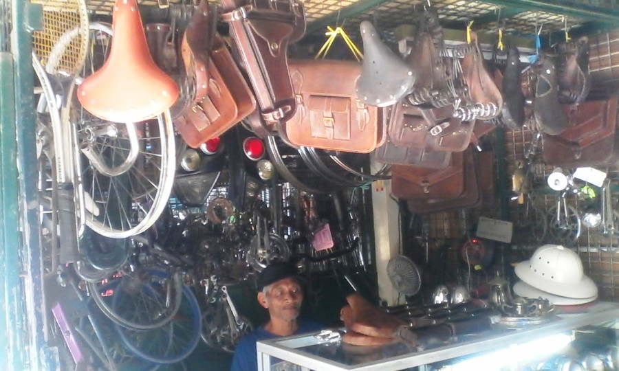 Cara ampuh pedagang Pasar Klithikan Jogja tangkal barang curian