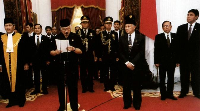 On This Day : 1998, Presiden Soeharto mundur setelah 32 tahun berkuasa