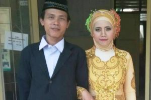 Pasangan ini menikah usai kenalan di grup biro jodoh Facebook