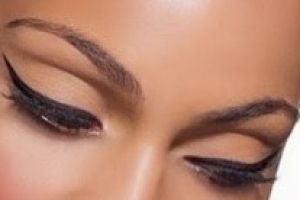 Hati-hati memakai eyeliner, partikelnya bisa membahayakan mata
