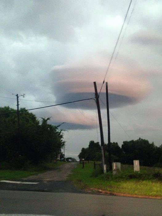 Foto-foto awan misterius sesaat setelah terompet yang gegerkan dunia