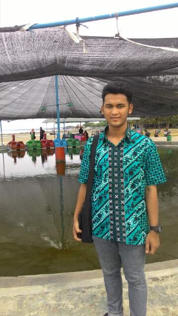 Gara-gara jualan kerupuk, Alvi lebih tenar dengan panggilan 'kerupuk'