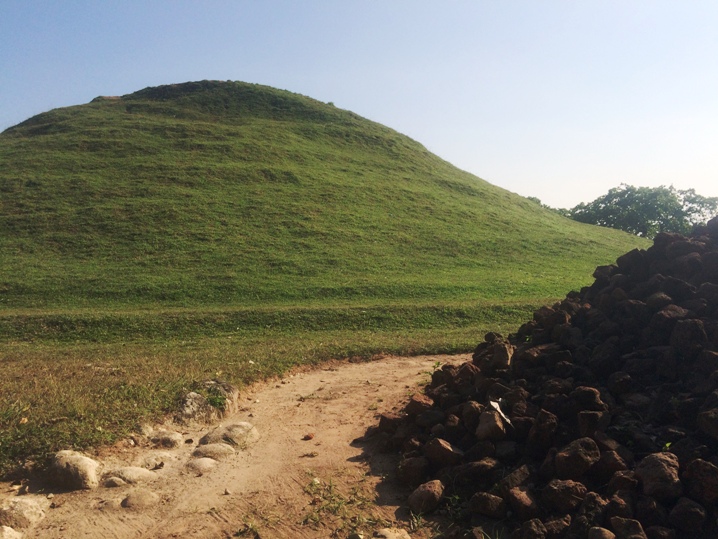 Keunikan Candi Abang, lebih menyerupai bukit ketimbang bangunan candi