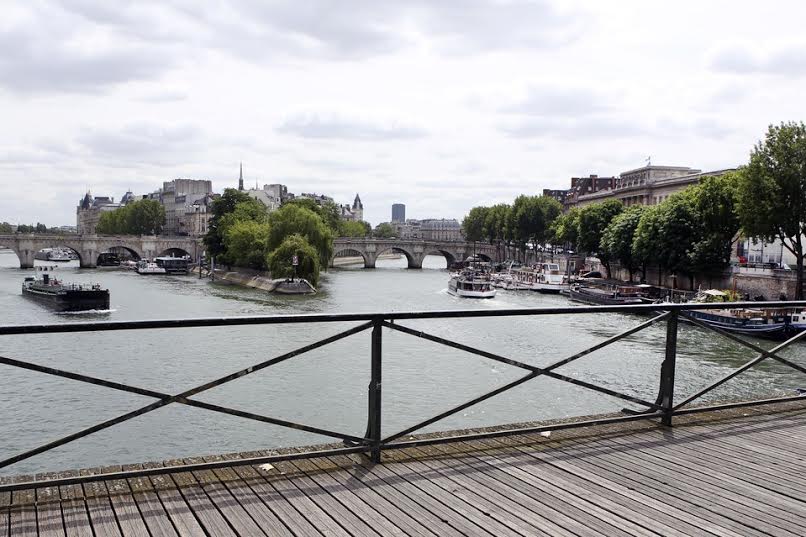 Kabar buruk, gembok cinta Pont des Arts di Paris dihancurkan, waaaa!