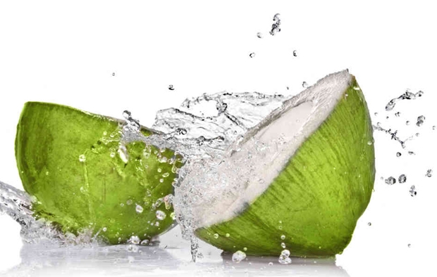 5 Manfaat luar biasa di balik kesegaran air kelapa