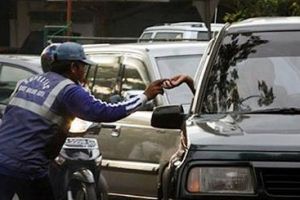 Ini alasan mengapa pengatur jalan tak resmi disebut 'Pak Ogah'