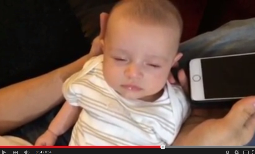 VIDEO: Bayi berhenti menangis saat diperdengarkan lantunan Al-Qur'an